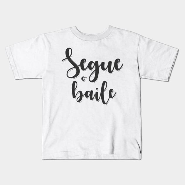 Segue o baile Kids T-Shirt by myyylla